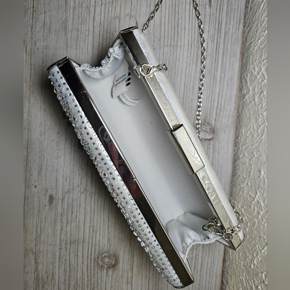 Silver Evening Clutch with chain - Picture 2 of 9